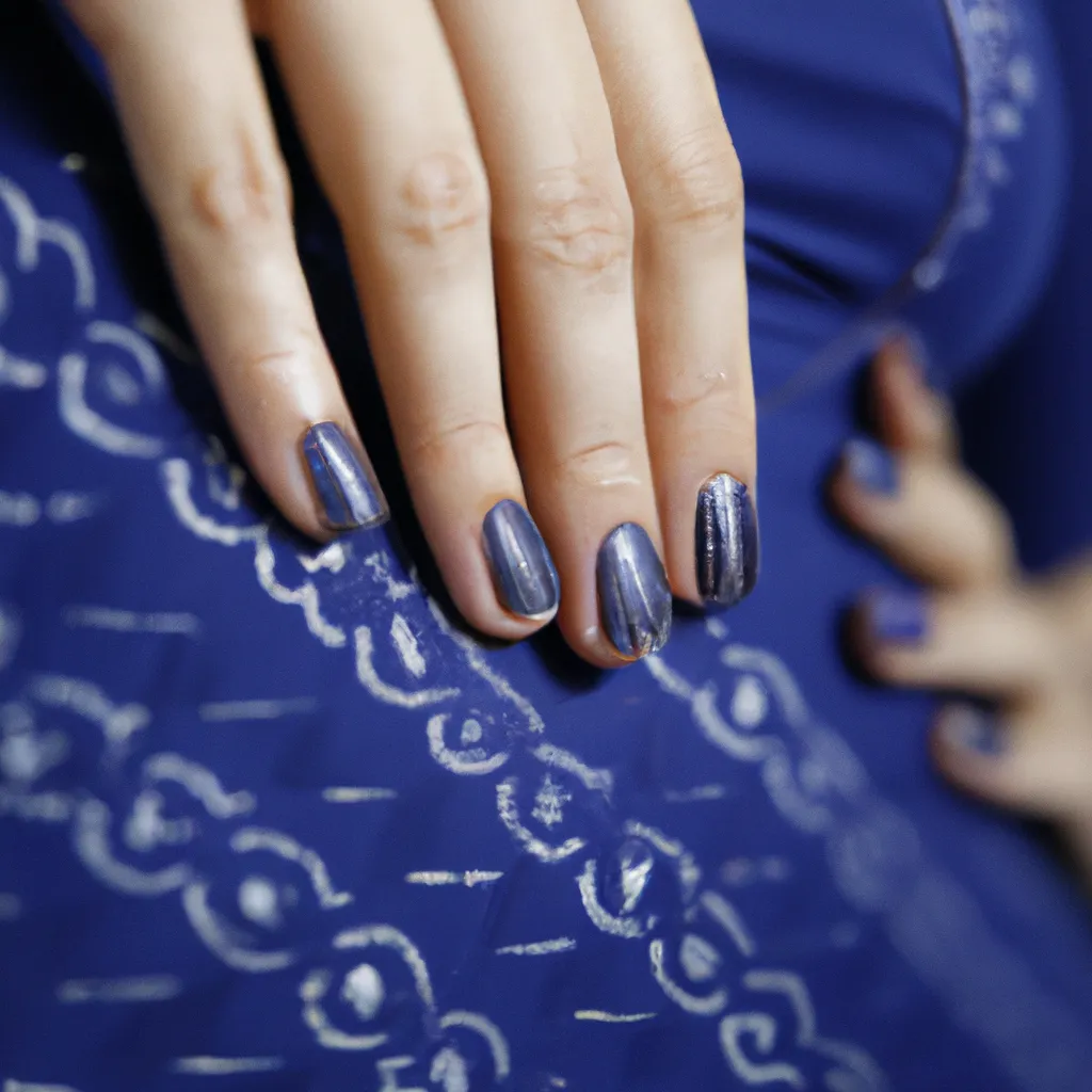 Jakie paznokcie do chabrowej sukienki?