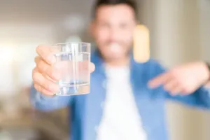 Zalety współpracy z dostawcą wody oferującym wodę w różnych wariantach