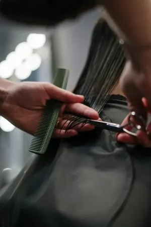 Salon fryzjerski Lublin – jakie trendy we fryzurach królują w 2025 roku?